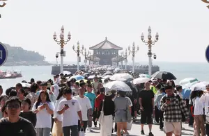 青岛老城区中秋佳节游客盛况